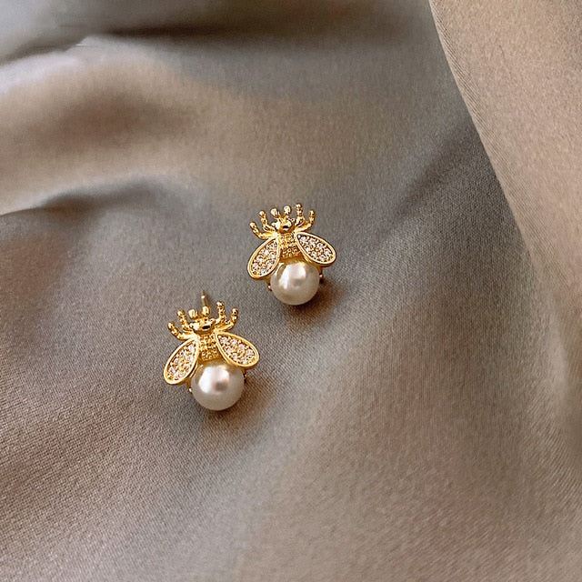 Honey bee online earrings gold